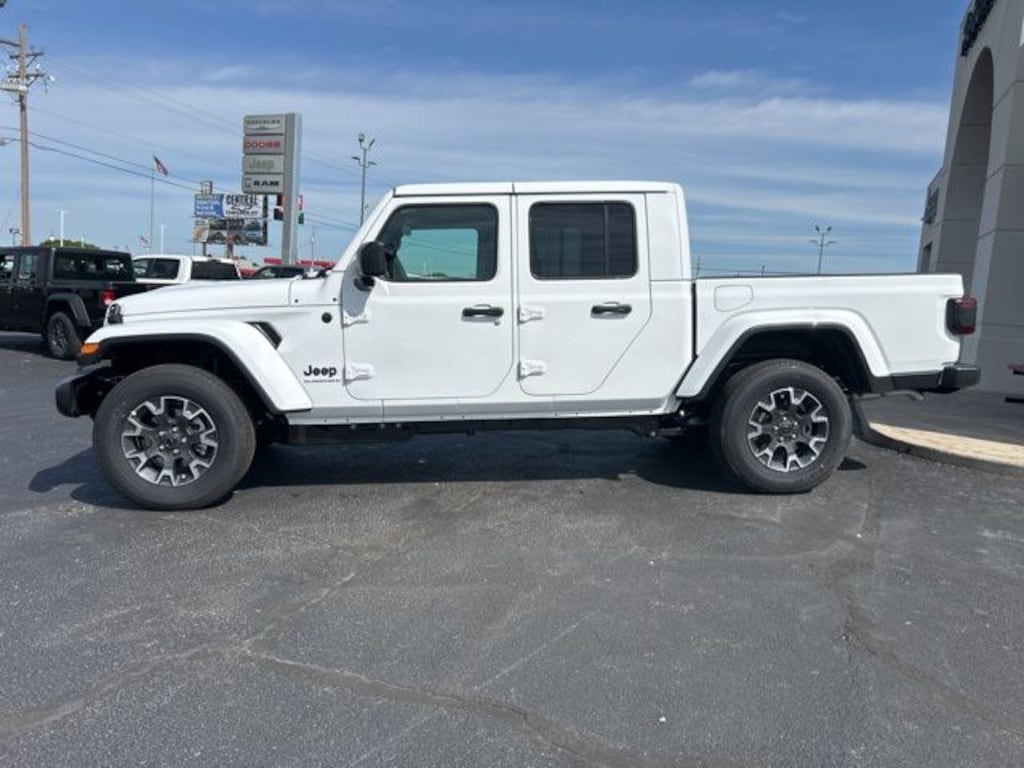 New 2026 Jeep Gladiator SAHARA 4X4 Pickup