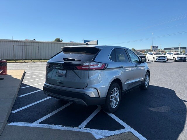 2024 Ford Edge SEL photo 3