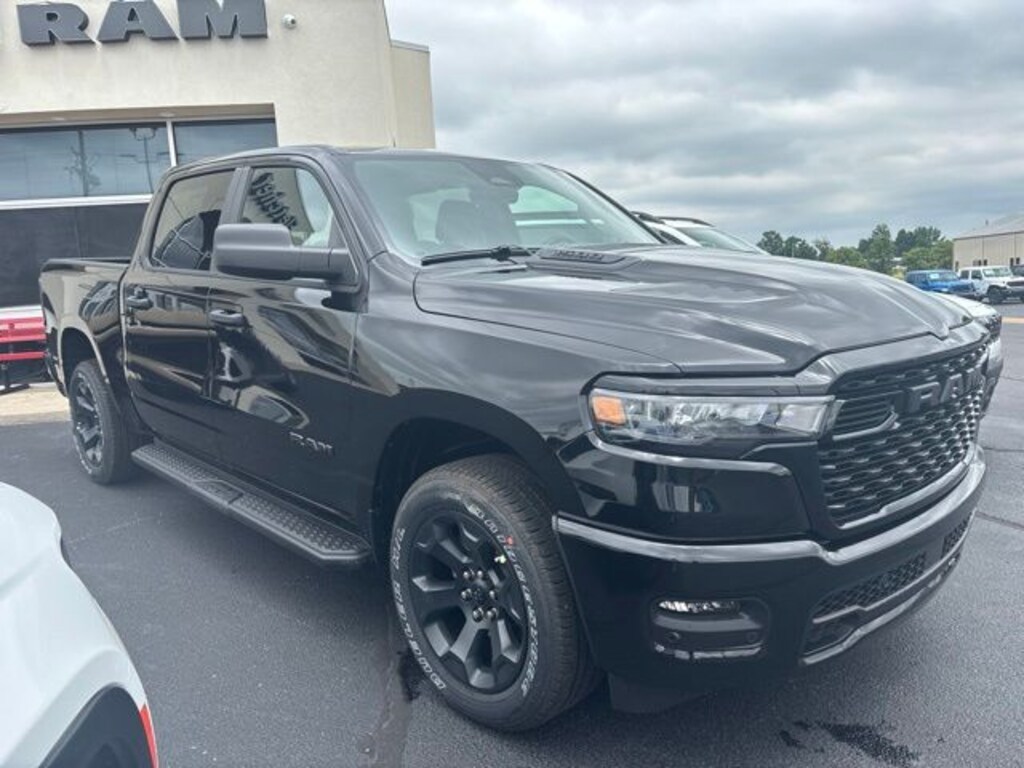 New 2026 Ram 1500 EXPRESS CREW CAB 4X4 5'7 BOX Pickup