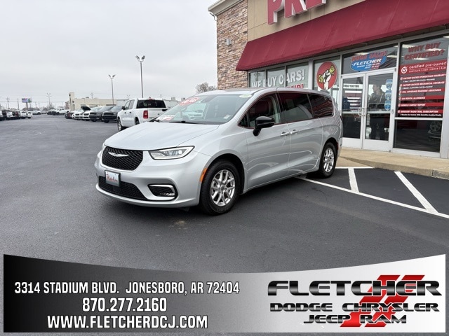 2024 Chrysler Pacifica Touring L's photo