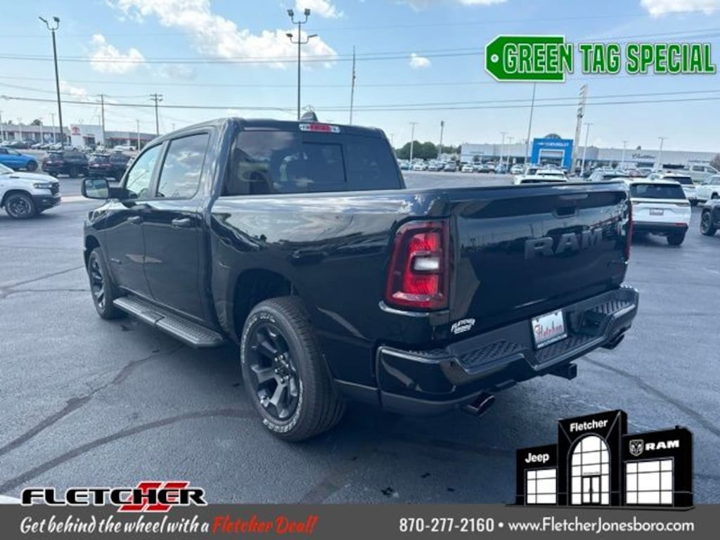 New 2026 Ram 1500 EXPRESS CREW CAB 4X4 5'7 BOX Pickup
