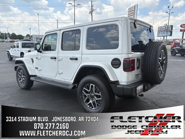 2025 Jeep Wrangler Sahara photo 4