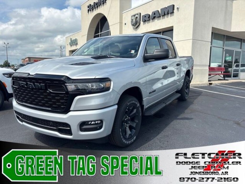 New 2026 Ram 1500 EXPRESS CREW CAB 4X4 5'7 BOX Pickup