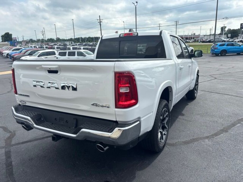 New 2026 Ram 1500 LARAMIE CREW CAB 4X4 5'7 BOX Pickup