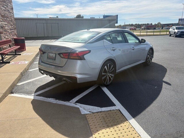 2022 Nissan Altima 2.5 SR photo 3