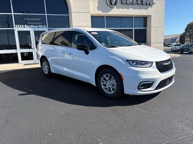 2026 Chrysler Pacifica photo 2