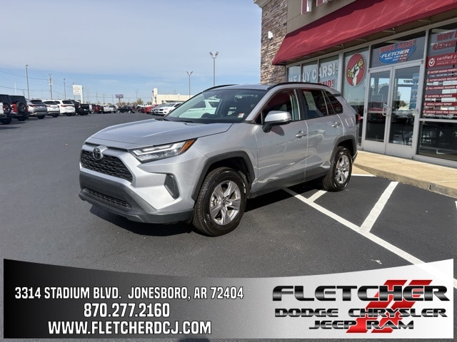 2024 Toyota RAV4 XLE's photo