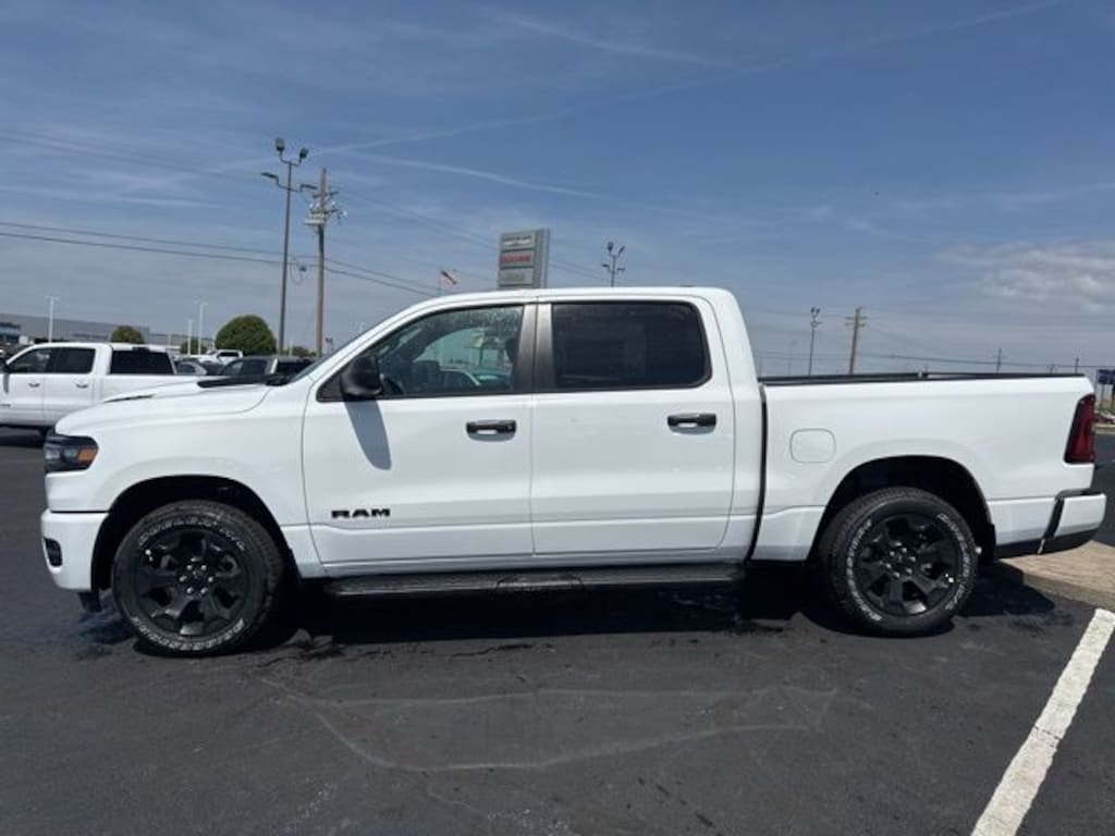 New 2026 Ram 1500 EXPRESS CREW CAB 4X4 5'7 BOX Pickup