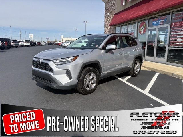 2024 Toyota RAV4 XLE's photo