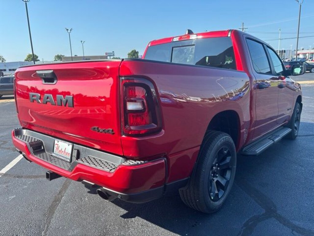 New 2026 Ram 1500 EXPRESS CREW CAB 4X4 5'7 BOX Pickup
