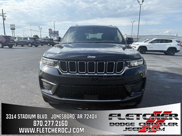 2025 Jeep Grand Cherokee Laredo photo 2