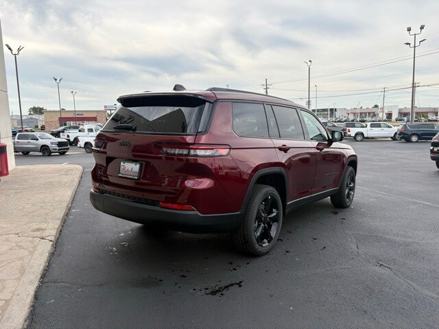 2025 Jeep Grand Cherokee Altitude photo 2