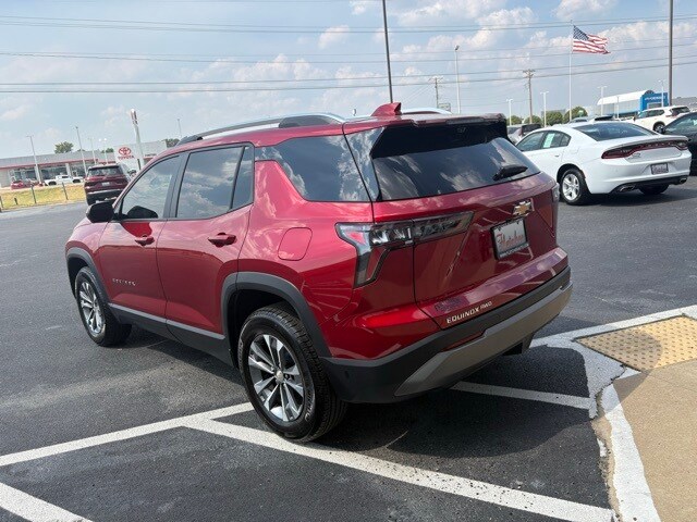 2025 Chevrolet Equinox LT photo 4