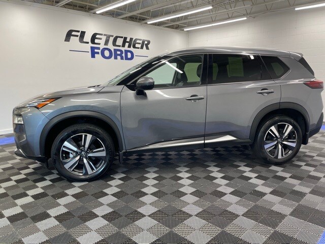 2023 Nissan Rogue SL photo 2