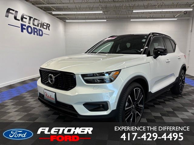 2022 Volvo XC40 T5 R-Design AWD's photo