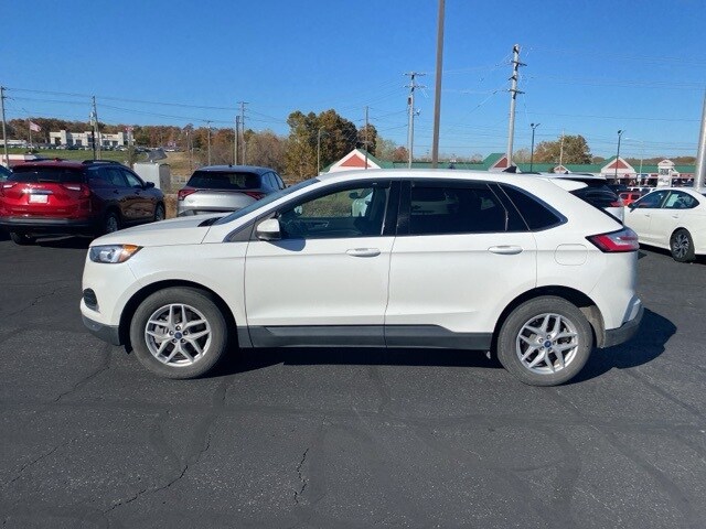 2022 Ford Edge SEL photo 2