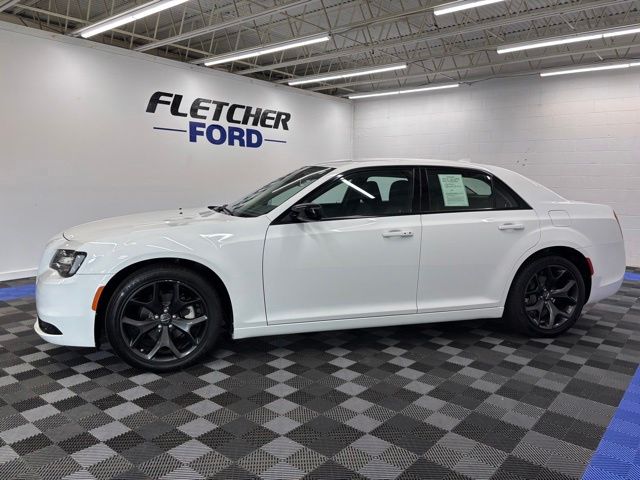 2023 Chrysler 300 Touring - Photo 3