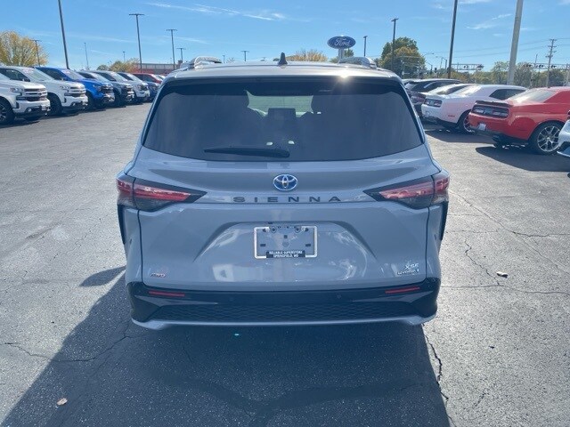 2023 Toyota Sienna XSE photo 4