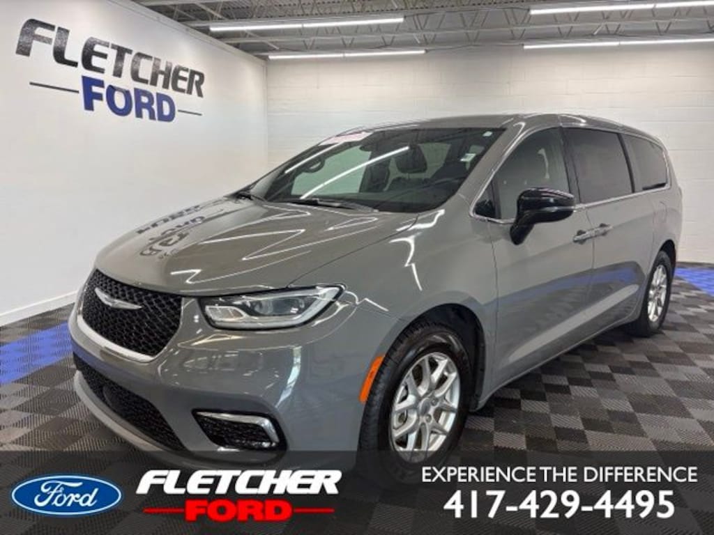 Used 2025 Chrysler Pacifica Select Minivan/Van
