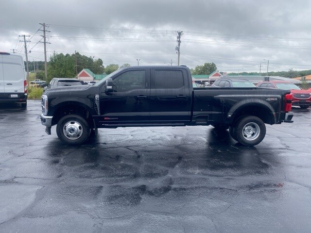 2024 Ford F-350 Lariat photo 2
