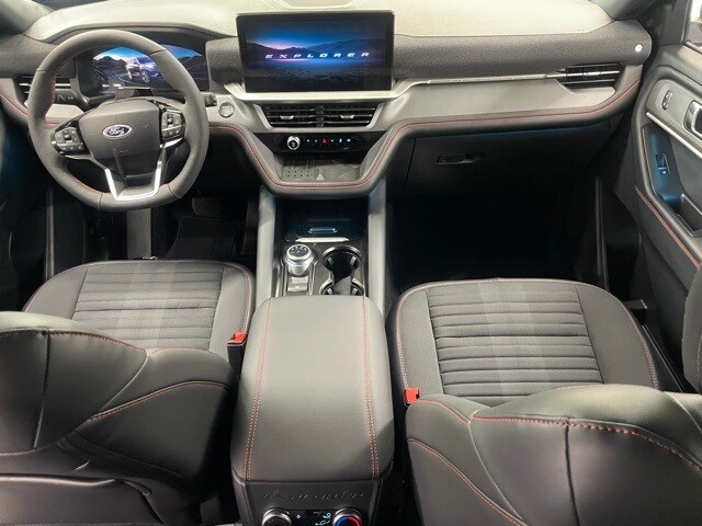 2025 Ford Explorer ST-Line photo 2