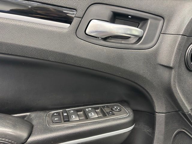 2023 Chrysler 300 Touring - Photo 6
