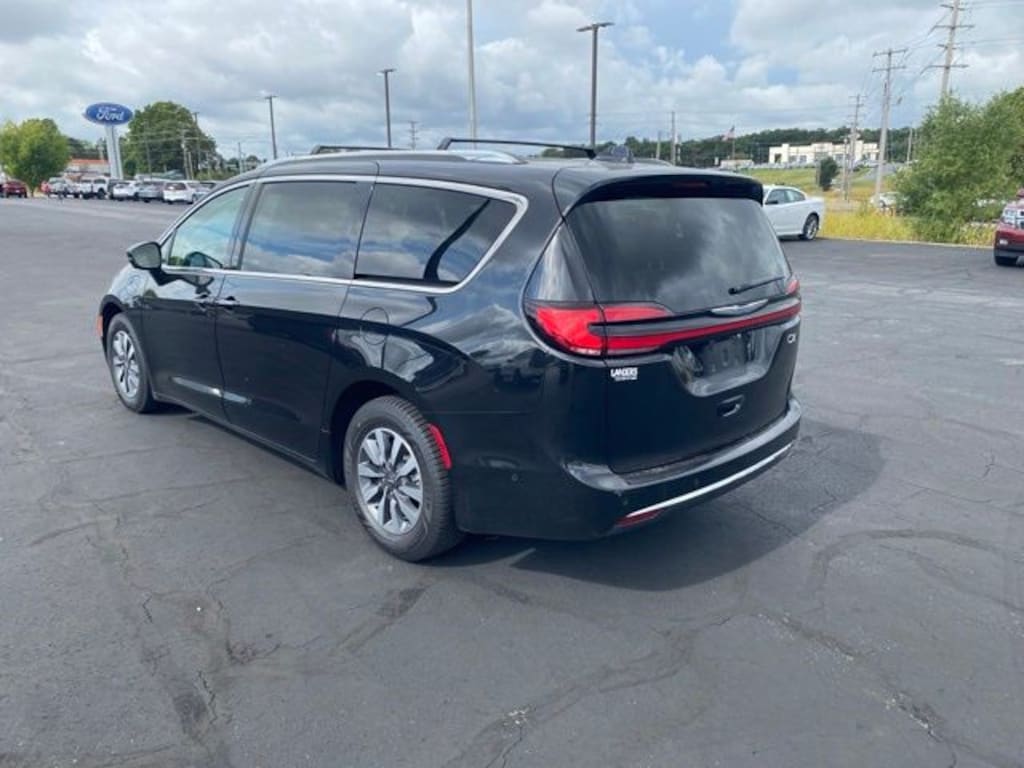 Used 2021 Chrysler Pacifica Hybrid Touring L Minivan/Van