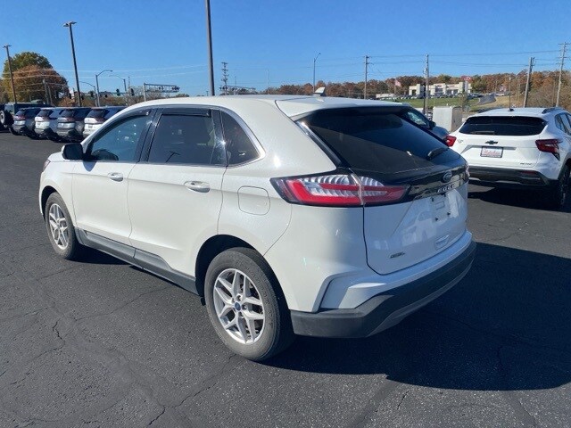 2022 Ford Edge SEL photo 3
