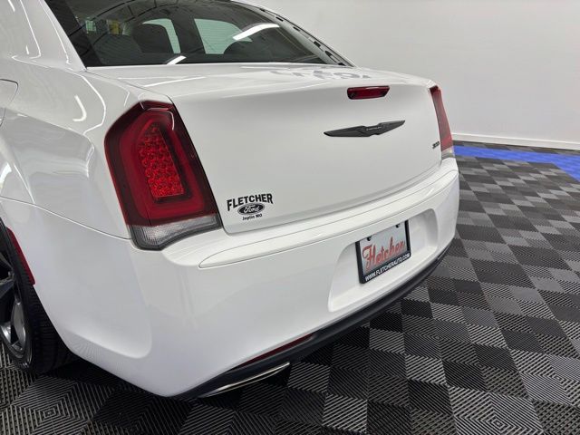 2023 Chrysler 300 Touring - Photo 8