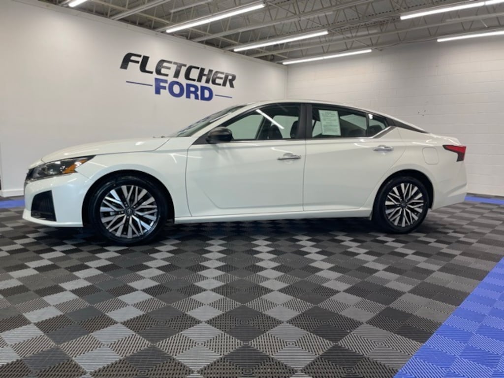 Used 2024 Nissan Altima 2.5 SV Sedan