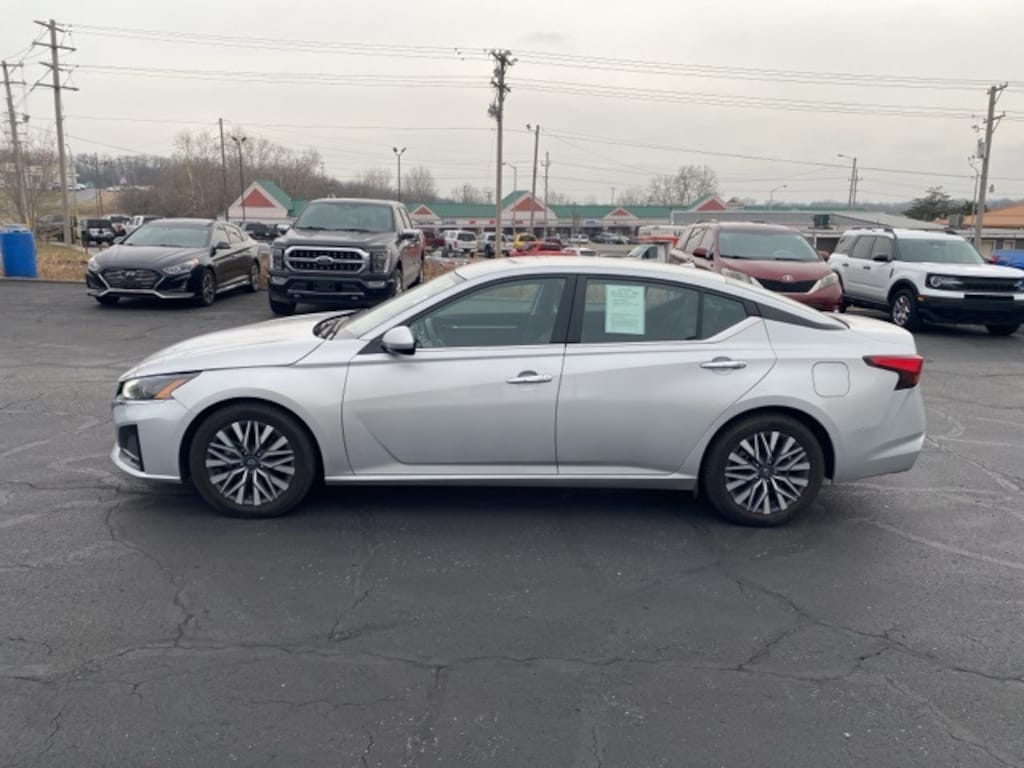 Used 2023 Nissan Altima 2.5 SV Sedan