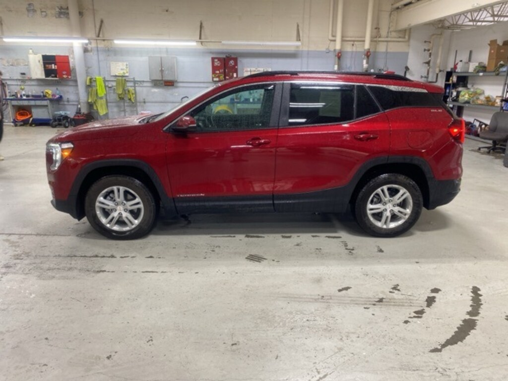 Used 2024 GMC Terrain SLE SUV