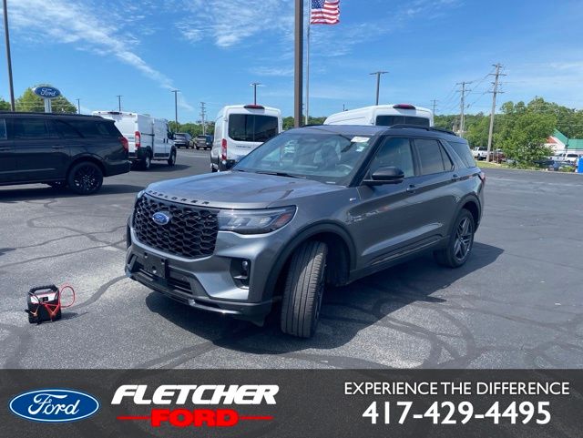 2025 Ford Explorer ST-LINE 4WD (PL535)'s photo