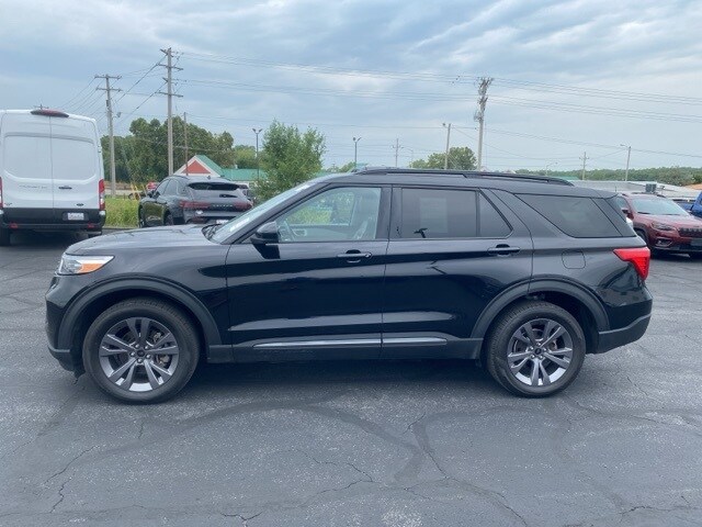 2022 Ford Explorer XLT photo 2