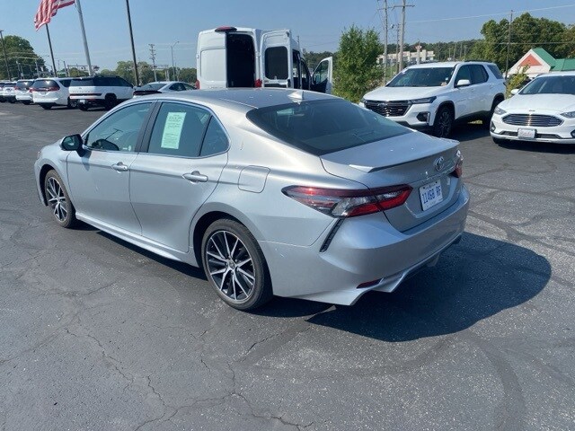 2024 Toyota Camry SE photo 3