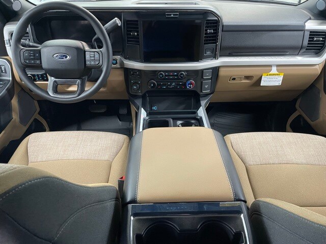 2025 Ford F-350 XLT photo 2