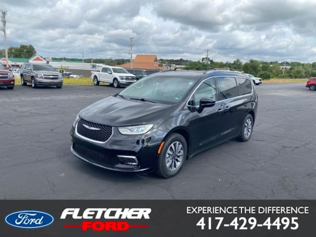 Used 2021 Chrysler Pacifica Hybrid Touring L Minivan/Van