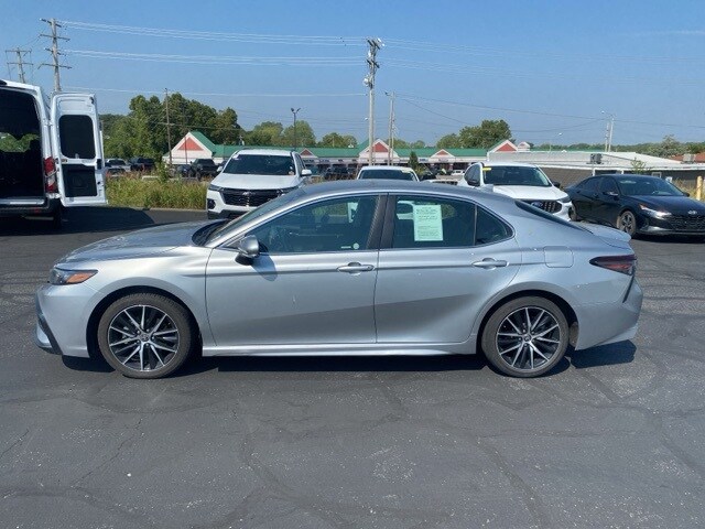 2024 Toyota Camry SE photo 2