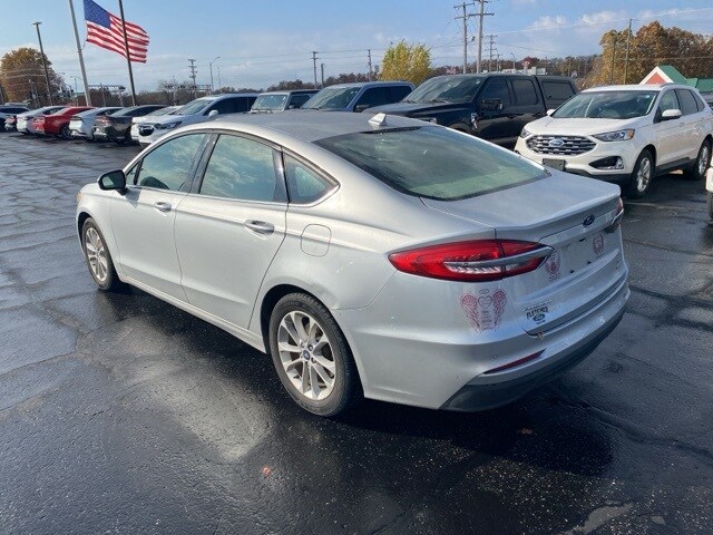 2019 Ford Fusion SE photo 2