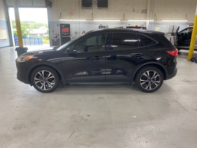 2022 Ford Escape SE photo 2