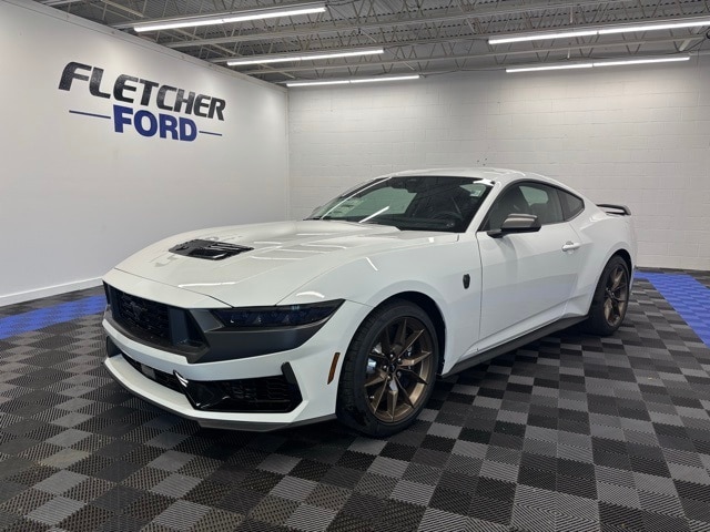 2026 Ford Mustang Dark Horse's photo