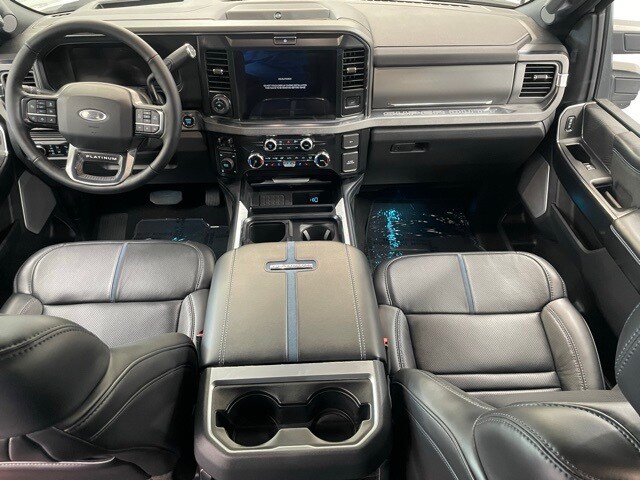 2025 Ford F-350 Platinum photo 2