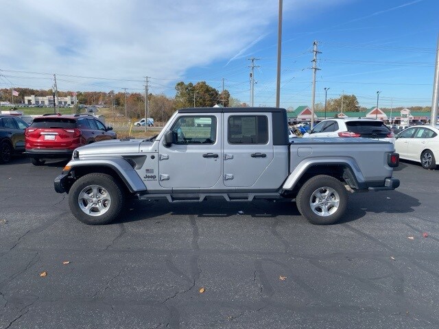 2021 Jeep Gladiator Sport photo 2