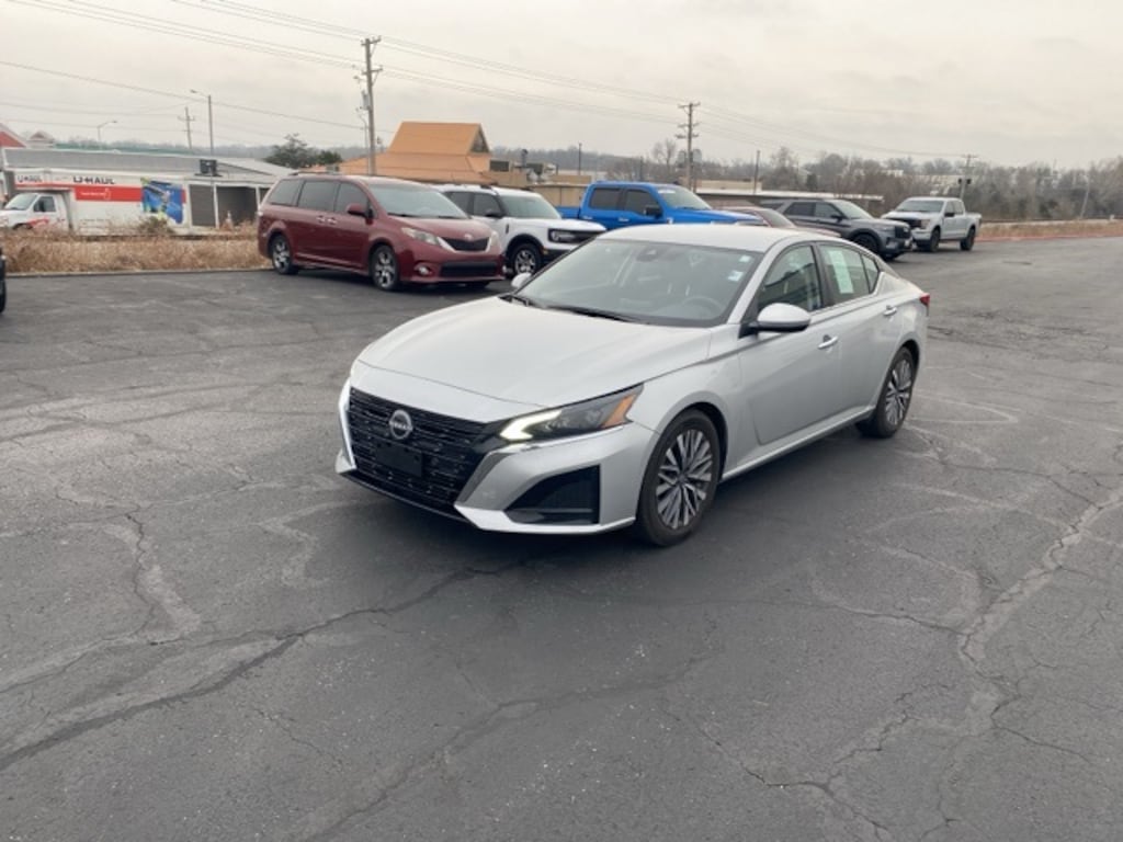 Used 2023 Nissan Altima 2.5 SV Sedan