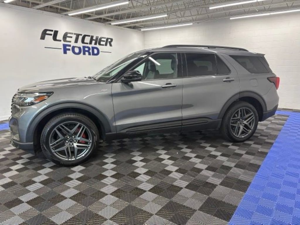 Used 2025 Ford Explorer ST-Line SUV
