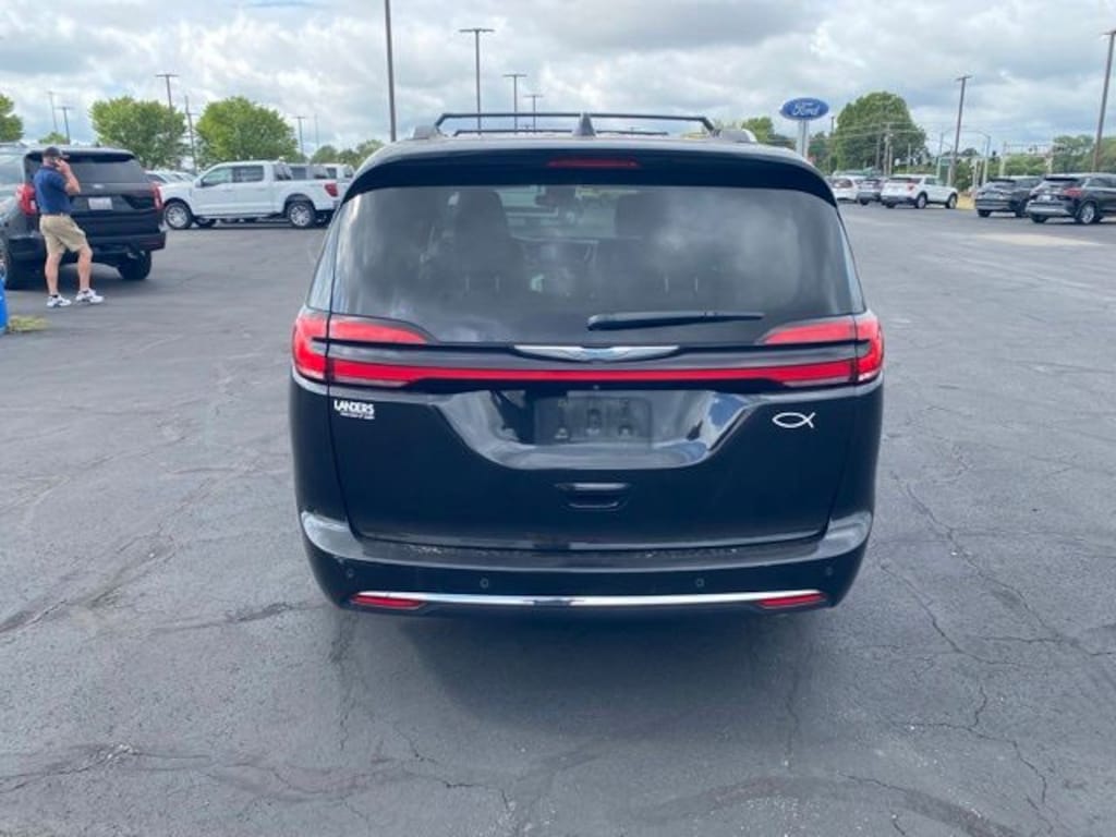 Used 2021 Chrysler Pacifica Hybrid Touring L Minivan/Van