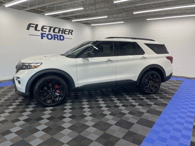 2023 Ford Explorer ST photo 3