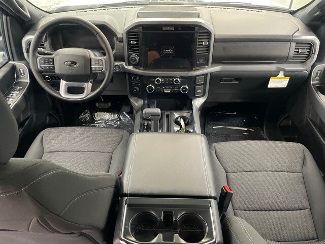 2025 Ford F-150 XLT photo 2