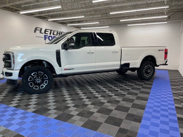 2025 Ford F-350 Platinum photo 3