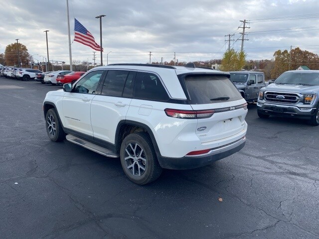 2025 Jeep Grand Cherokee Limited photo 3